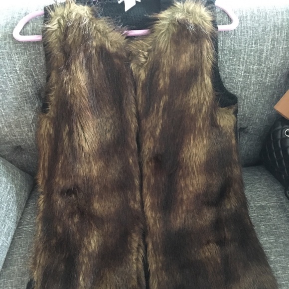 Mid lenght chic Faux fur vest - Picture 2 of 4